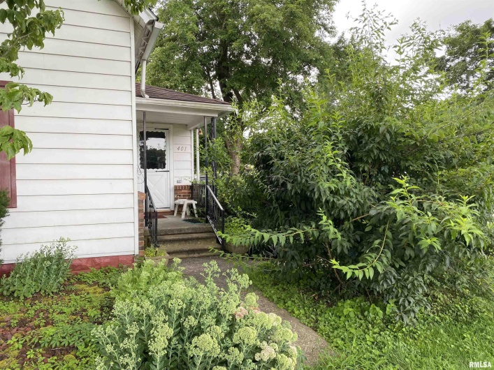 401 1ST Street, Karnak, Illinois 62956, 3 Bedrooms Bedrooms, 0 ,2 BathroomsBathrooms,Residential,For Sale,1ST,0,RMAEB458961