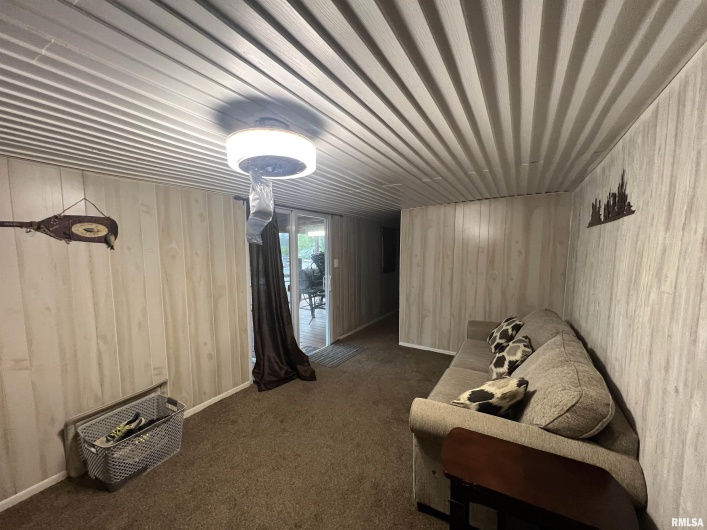 4 VICTORY Lane, Marion, Illinois 62959, 2 Bedrooms Bedrooms, 0 ,1 BathroomBathrooms,Residential,For Sale,VICTORY,0,RMAEB460286