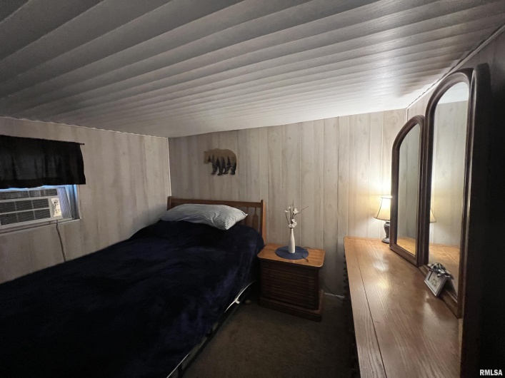 4 VICTORY Lane, Marion, Illinois 62959, 2 Bedrooms Bedrooms, 0 ,1 BathroomBathrooms,Residential,For Sale,VICTORY,0,RMAEB460286