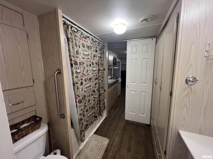 4 VICTORY Lane, Marion, Illinois 62959, 2 Bedrooms Bedrooms, 0 ,1 BathroomBathrooms,Residential,For Sale,VICTORY,0,RMAEB460286