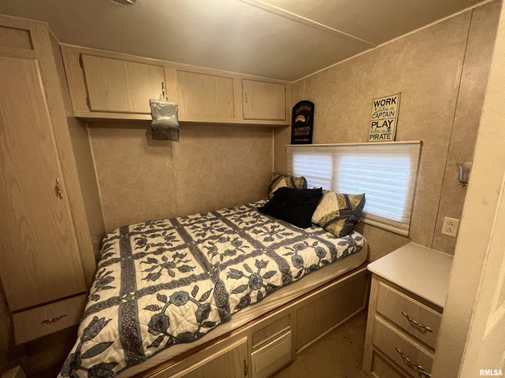 4 VICTORY Lane, Marion, Illinois 62959, 2 Bedrooms Bedrooms, 0 ,1 BathroomBathrooms,Residential,For Sale,VICTORY,0,RMAEB460286