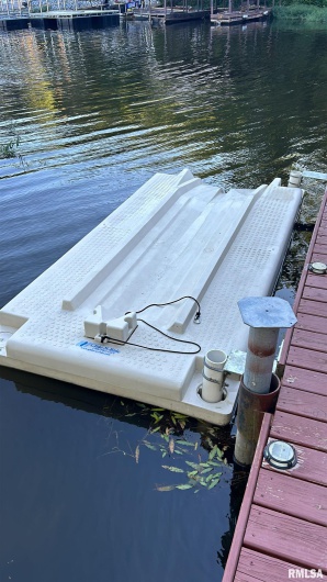 4 VICTORY Lane, Marion, Illinois 62959, 2 Bedrooms Bedrooms, 0 ,1 BathroomBathrooms,Residential,For Sale,VICTORY,0,RMAEB460286