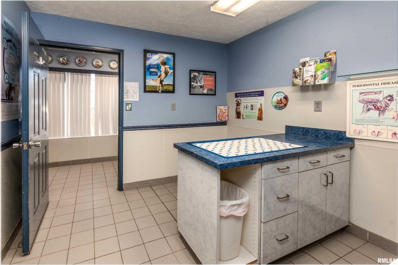 602 COURT Street, Marion, Illinois 62959, 0 , 0 ,0,Commercial Sale,For Sale,COURT,0,RMAEB460284