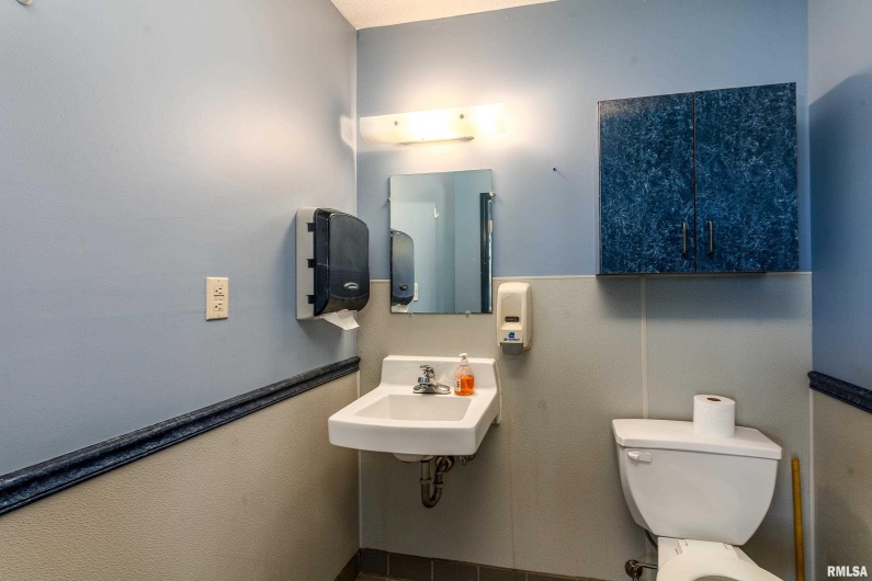 602 COURT Street, Marion, Illinois 62959, 0 , 0 ,0,Commercial Sale,For Sale,COURT,0,RMAEB460284