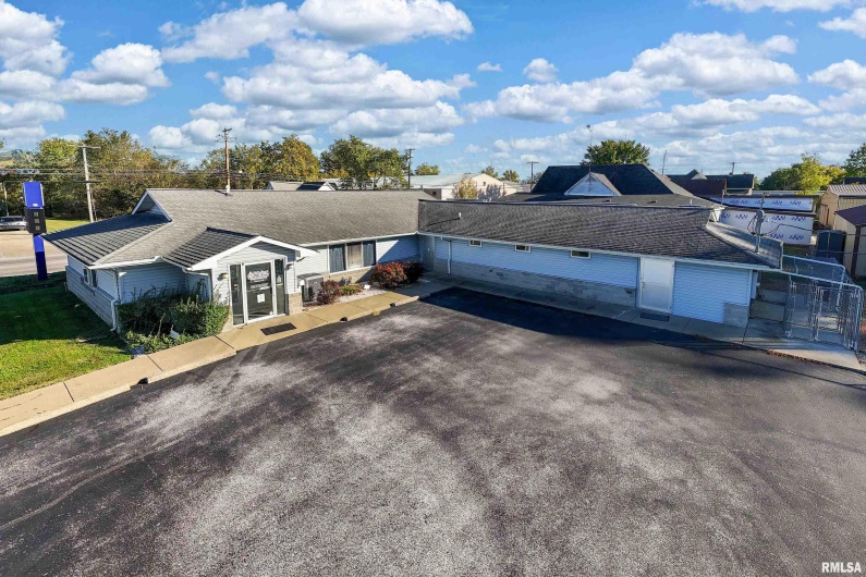 602 COURT Street, Marion, Illinois 62959, 0 , 0 ,0,Commercial Sale,For Sale,COURT,0,RMAEB460284