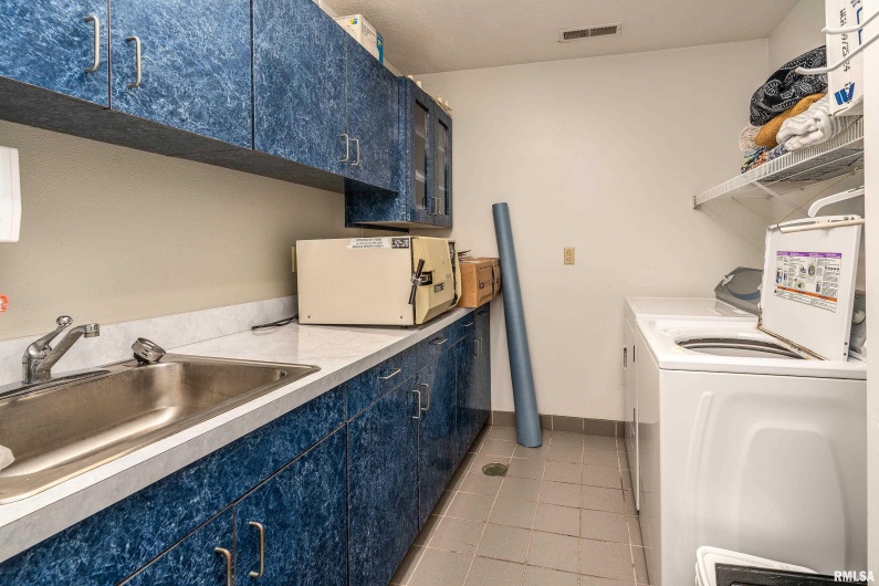 602 COURT Street, Marion, Illinois 62959, 0 , 0 ,0,Commercial Sale,For Sale,COURT,0,RMAEB460284