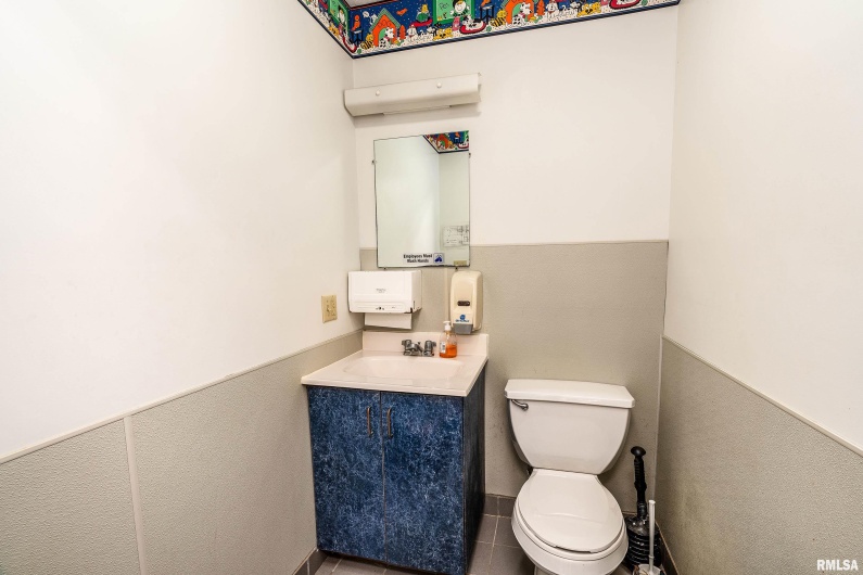 602 COURT Street, Marion, Illinois 62959, 0 , 0 ,0,Commercial Sale,For Sale,COURT,0,RMAEB460284