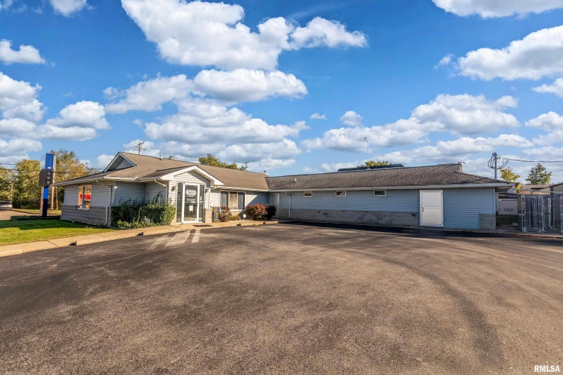 602 COURT Street, Marion, Illinois 62959, 0 , 0 ,0,Commercial Sale,For Sale,COURT,0,RMAEB460284