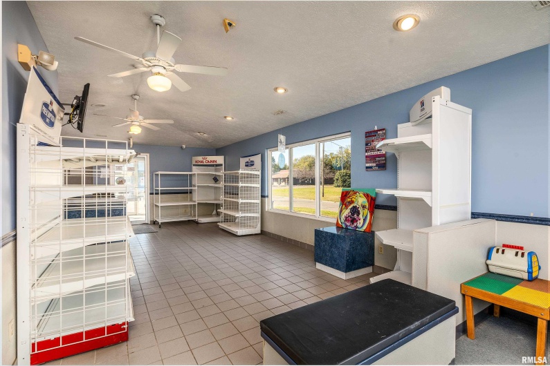 602 COURT Street, Marion, Illinois 62959, 0 , 0 ,0,Commercial Sale,For Sale,COURT,0,RMAEB460284