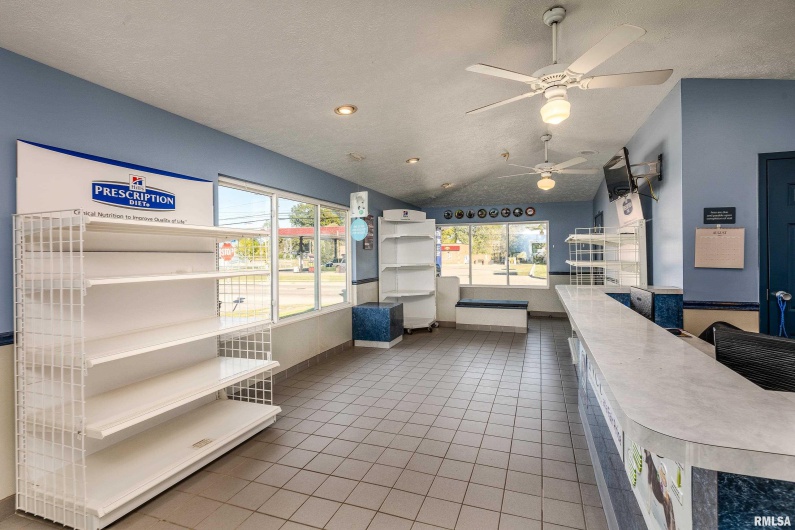 602 COURT Street, Marion, Illinois 62959, 0 , 0 ,0,Commercial Sale,For Sale,COURT,0,RMAEB460284