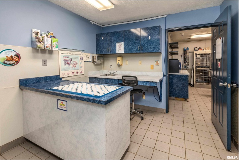 602 COURT Street, Marion, Illinois 62959, 0 , 0 ,0,Commercial Sale,For Sale,COURT,0,RMAEB460284