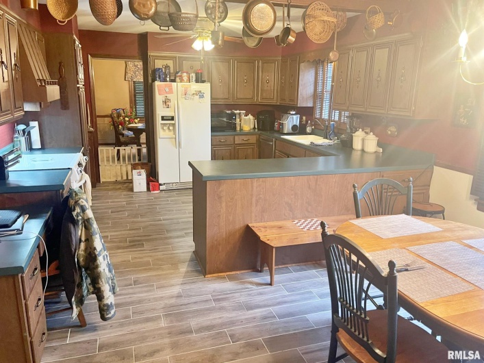 53 OLD ORCHARD Road, Metropolis, Illinois 62960, 4 Bedrooms Bedrooms, 0 ,2 BathroomsBathrooms,Residential,For Sale,OLD ORCHARD,0,RMAEB460290