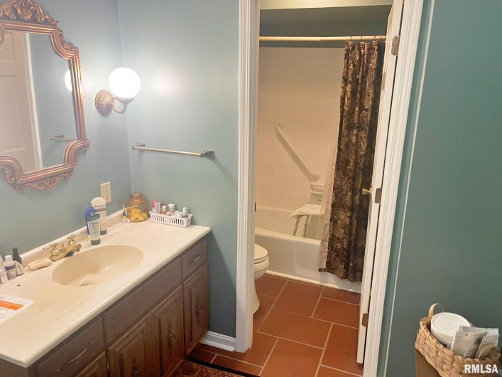 53 OLD ORCHARD Road, Metropolis, Illinois 62960, 4 Bedrooms Bedrooms, 0 ,2 BathroomsBathrooms,Residential,For Sale,OLD ORCHARD,0,RMAEB460290