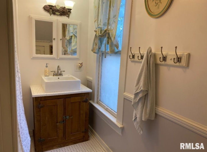 506 20TH Street, Murphysboro, Illinois 62966, 3 Bedrooms Bedrooms, 0 ,1 BathroomBathrooms,Residential,For Sale,20TH,0,RMAEB460292