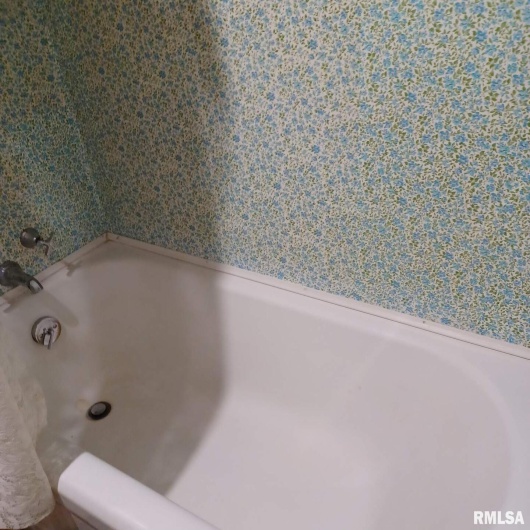 1607 Carbon Street, Marion, Illinois 62959, 2 Bedrooms Bedrooms, 0 ,1 BathroomBathrooms,Residential,For Sale,Carbon,0,RMAEB460295