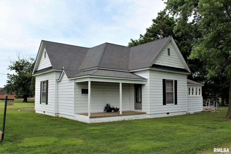 1607 Carbon Street, Marion, Illinois 62959, 2 Bedrooms Bedrooms, 0 ,1 BathroomBathrooms,Residential,For Sale,Carbon,0,RMAEB460295