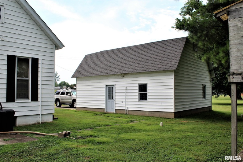 1607 Carbon Street, Marion, Illinois 62959, 2 Bedrooms Bedrooms, 0 ,1 BathroomBathrooms,Residential,For Sale,Carbon,0,RMAEB460295
