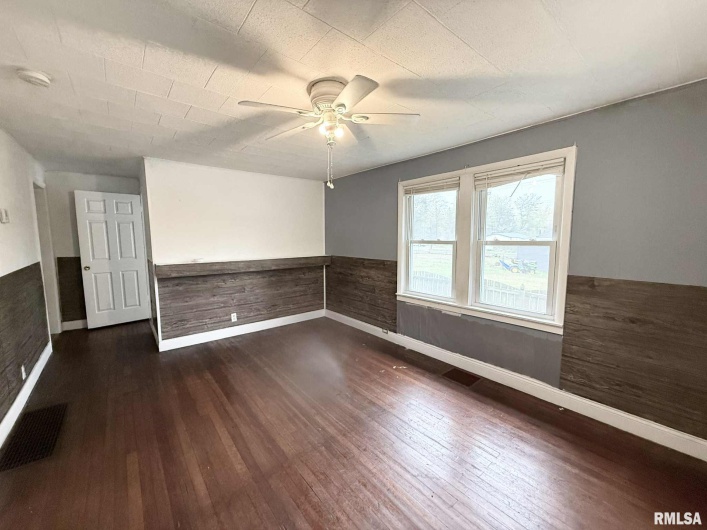 205 PLUM Street, DeSoto, Illinois 62924, 2 Bedrooms Bedrooms, 0 ,1 BathroomBathrooms,Residential,For Sale,PLUM,0,RMAQC4268842