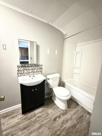 205 PLUM Street, DeSoto, Illinois 62924, 2 Bedrooms Bedrooms, 0 ,1 BathroomBathrooms,Residential,For Sale,PLUM,0,RMAQC4268842