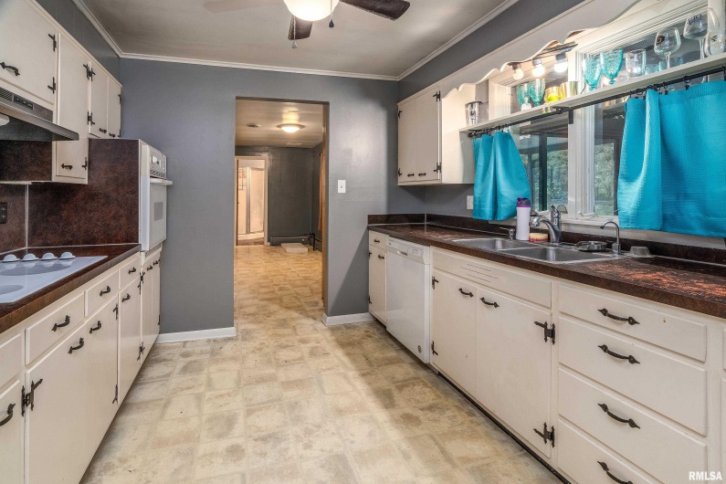 170 MELODY Lane, Murphysboro, Illinois 62966, 3 Bedrooms Bedrooms, 0 ,2 BathroomsBathrooms,Residential,For Sale,MELODY,0,RMAEB460309