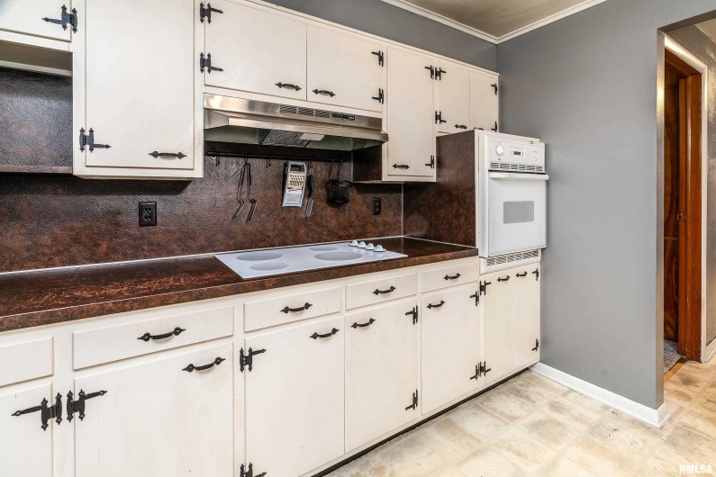 170 MELODY Lane, Murphysboro, Illinois 62966, 3 Bedrooms Bedrooms, 0 ,2 BathroomsBathrooms,Residential,For Sale,MELODY,0,RMAEB460309