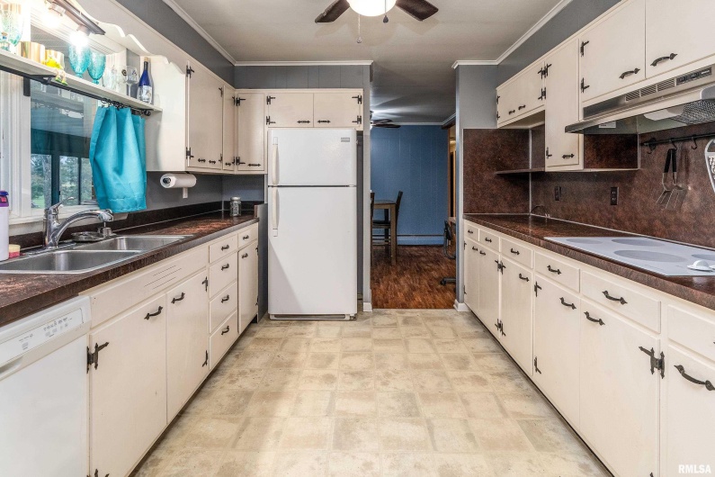 170 MELODY Lane, Murphysboro, Illinois 62966, 3 Bedrooms Bedrooms, 0 ,2 BathroomsBathrooms,Residential,For Sale,MELODY,0,RMAEB460309