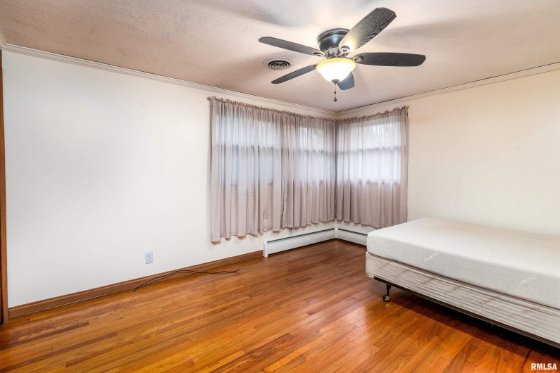 170 MELODY Lane, Murphysboro, Illinois 62966, 3 Bedrooms Bedrooms, 0 ,2 BathroomsBathrooms,Residential,For Sale,MELODY,0,RMAEB460309