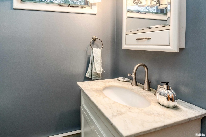 170 MELODY Lane, Murphysboro, Illinois 62966, 3 Bedrooms Bedrooms, 0 ,2 BathroomsBathrooms,Residential,For Sale,MELODY,0,RMAEB460309