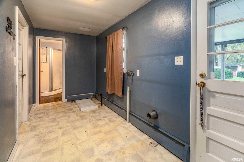 170 MELODY Lane, Murphysboro, Illinois 62966, 3 Bedrooms Bedrooms, 0 ,2 BathroomsBathrooms,Residential,For Sale,MELODY,0,RMAEB460309