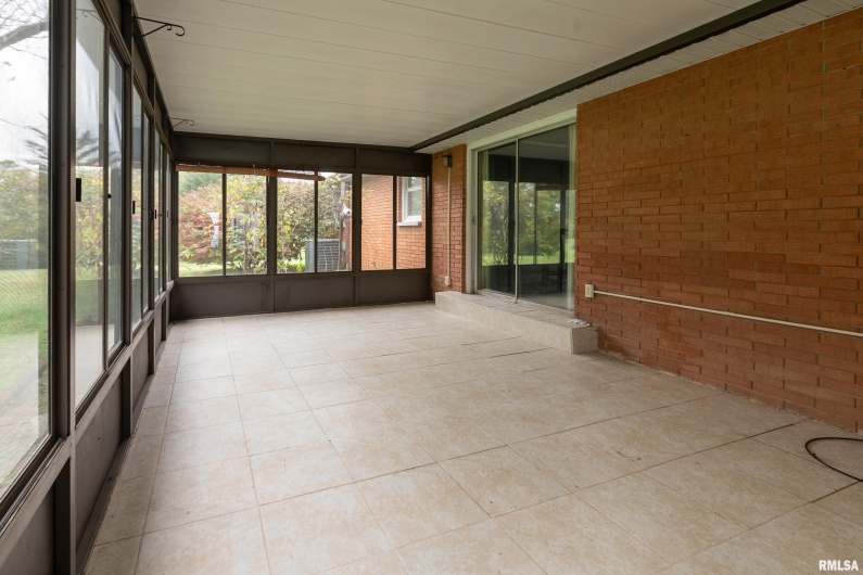 170 MELODY Lane, Murphysboro, Illinois 62966, 3 Bedrooms Bedrooms, 0 ,2 BathroomsBathrooms,Residential,For Sale,MELODY,0,RMAEB460309