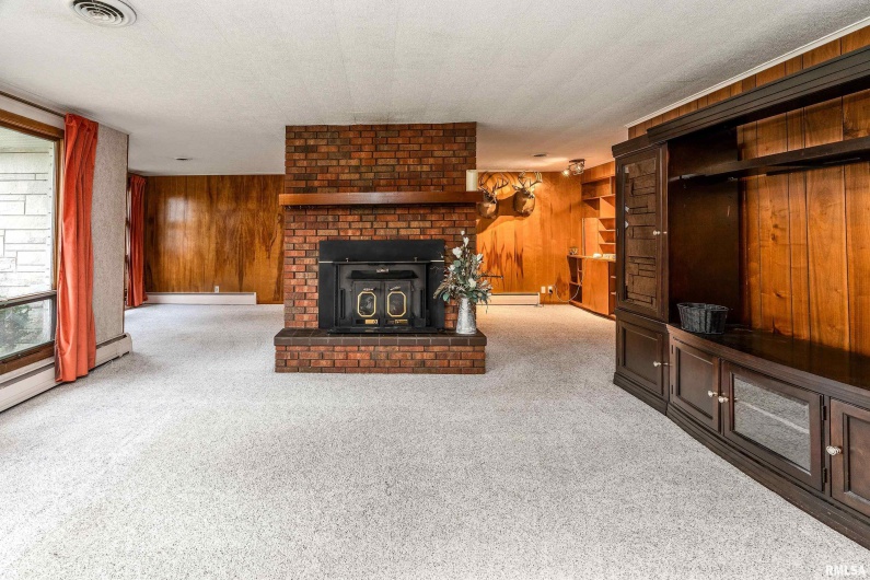 170 MELODY Lane, Murphysboro, Illinois 62966, 3 Bedrooms Bedrooms, 0 ,2 BathroomsBathrooms,Residential,For Sale,MELODY,0,RMAEB460309