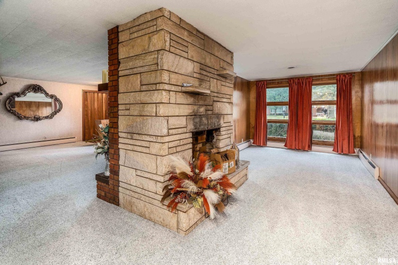 170 MELODY Lane, Murphysboro, Illinois 62966, 3 Bedrooms Bedrooms, 0 ,2 BathroomsBathrooms,Residential,For Sale,MELODY,0,RMAEB460309