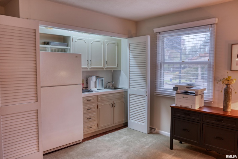 2605 KENT Drive, Carbondale, Illinois 62901, 4 Bedrooms Bedrooms, 0 ,3 BathroomsBathrooms,Residential,For Sale,KENT,0,RMAEB460314