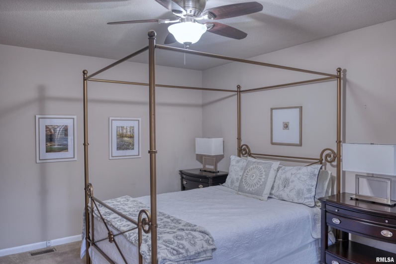 2605 KENT Drive, Carbondale, Illinois 62901, 4 Bedrooms Bedrooms, 0 ,3 BathroomsBathrooms,Residential,For Sale,KENT,0,RMAEB460314