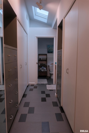 2605 KENT Drive, Carbondale, Illinois 62901, 4 Bedrooms Bedrooms, 0 ,3 BathroomsBathrooms,Residential,For Sale,KENT,0,RMAEB460314