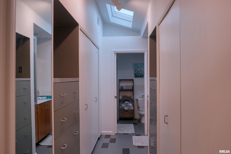 2605 KENT Drive, Carbondale, Illinois 62901, 4 Bedrooms Bedrooms, 0 ,3 BathroomsBathrooms,Residential,For Sale,KENT,0,RMAEB460314