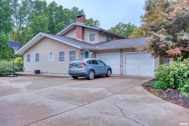 2605 KENT Drive, Carbondale, Illinois 62901, 4 Bedrooms Bedrooms, 0 ,3 BathroomsBathrooms,Residential,For Sale,KENT,0,RMAEB460314