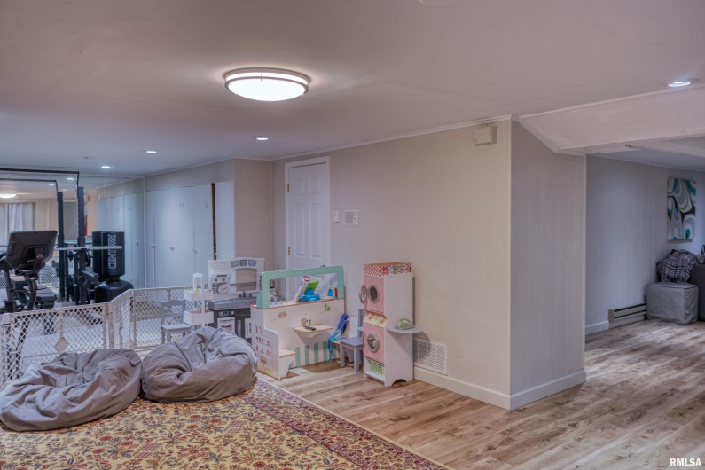 2605 KENT Drive, Carbondale, Illinois 62901, 4 Bedrooms Bedrooms, 0 ,3 BathroomsBathrooms,Residential,For Sale,KENT,0,RMAEB460314