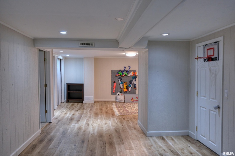 2605 KENT Drive, Carbondale, Illinois 62901, 4 Bedrooms Bedrooms, 0 ,3 BathroomsBathrooms,Residential,For Sale,KENT,0,RMAEB460314