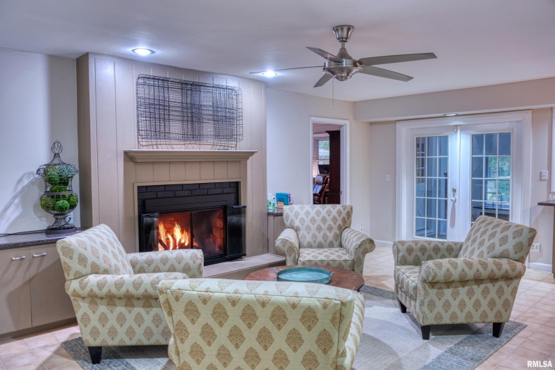 2605 KENT Drive, Carbondale, Illinois 62901, 4 Bedrooms Bedrooms, 0 ,3 BathroomsBathrooms,Residential,For Sale,KENT,0,RMAEB460314