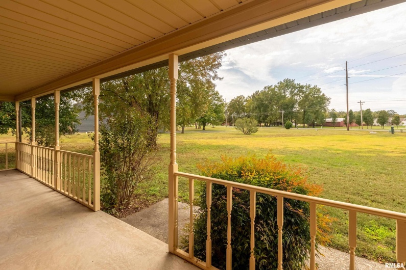 11688 STRAWBERRY Road, Carbondale, Illinois 62901, 4 Bedrooms Bedrooms, 0 ,2 BathroomsBathrooms,Residential,For Sale,STRAWBERRY,0,RMAEB460316