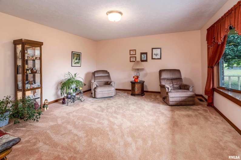 11688 STRAWBERRY Road, Carbondale, Illinois 62901, 4 Bedrooms Bedrooms, 0 ,2 BathroomsBathrooms,Residential,For Sale,STRAWBERRY,0,RMAEB460316