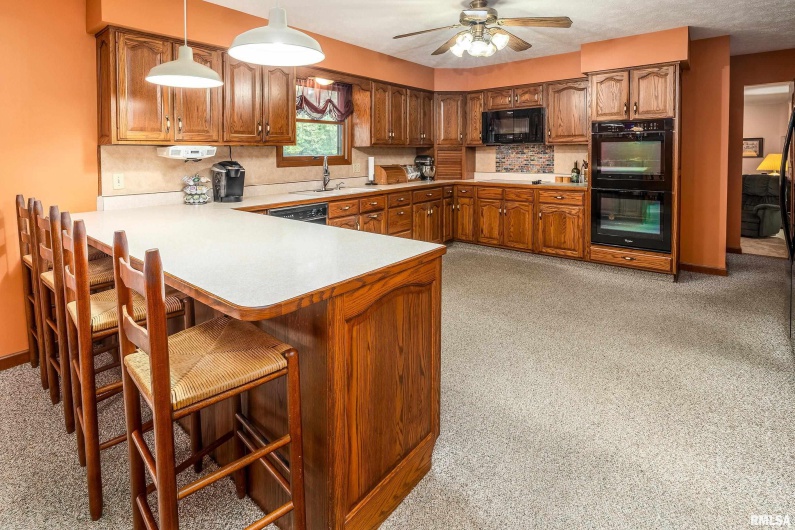 11688 STRAWBERRY Road, Carbondale, Illinois 62901, 4 Bedrooms Bedrooms, 0 ,2 BathroomsBathrooms,Residential,For Sale,STRAWBERRY,0,RMAEB460316