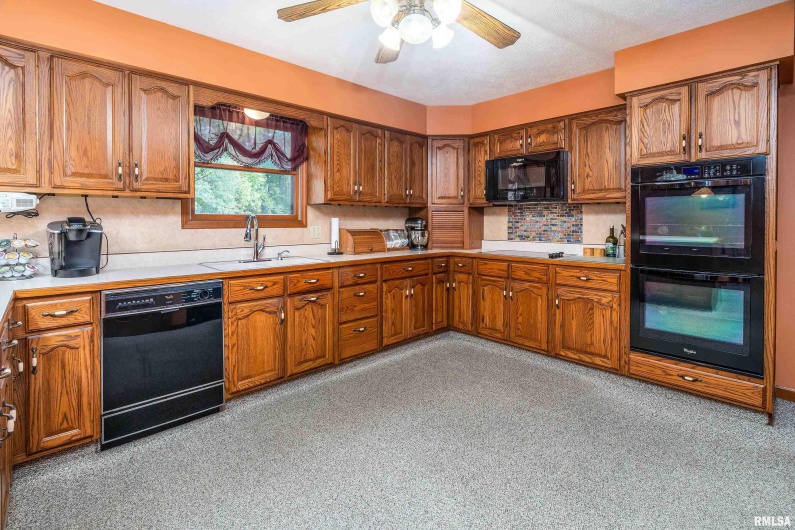 11688 STRAWBERRY Road, Carbondale, Illinois 62901, 4 Bedrooms Bedrooms, 0 ,2 BathroomsBathrooms,Residential,For Sale,STRAWBERRY,0,RMAEB460316