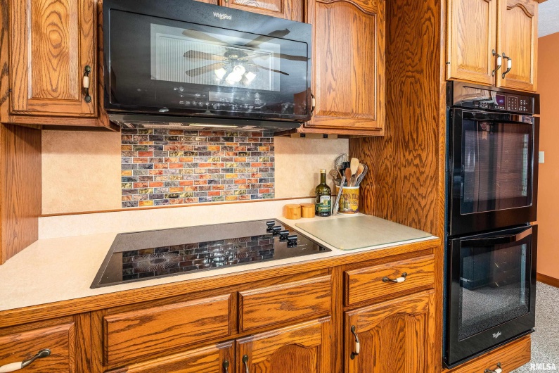 11688 STRAWBERRY Road, Carbondale, Illinois 62901, 4 Bedrooms Bedrooms, 0 ,2 BathroomsBathrooms,Residential,For Sale,STRAWBERRY,0,RMAEB460316