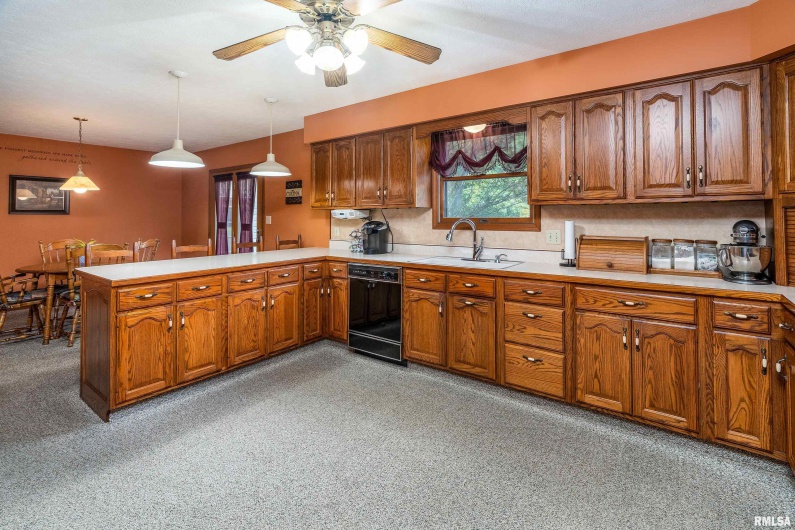 11688 STRAWBERRY Road, Carbondale, Illinois 62901, 4 Bedrooms Bedrooms, 0 ,2 BathroomsBathrooms,Residential,For Sale,STRAWBERRY,0,RMAEB460316