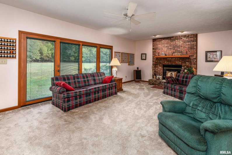 11688 STRAWBERRY Road, Carbondale, Illinois 62901, 4 Bedrooms Bedrooms, 0 ,2 BathroomsBathrooms,Residential,For Sale,STRAWBERRY,0,RMAEB460316