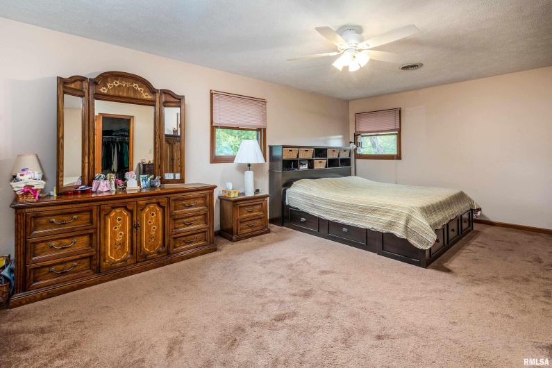 11688 STRAWBERRY Road, Carbondale, Illinois 62901, 4 Bedrooms Bedrooms, 0 ,2 BathroomsBathrooms,Residential,For Sale,STRAWBERRY,0,RMAEB460316