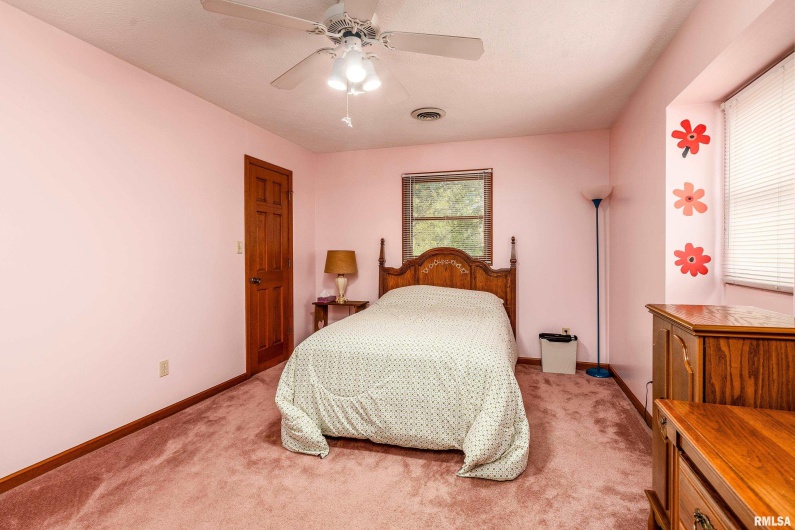 11688 STRAWBERRY Road, Carbondale, Illinois 62901, 4 Bedrooms Bedrooms, 0 ,2 BathroomsBathrooms,Residential,For Sale,STRAWBERRY,0,RMAEB460316