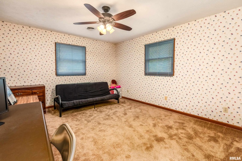 11688 STRAWBERRY Road, Carbondale, Illinois 62901, 4 Bedrooms Bedrooms, 0 ,2 BathroomsBathrooms,Residential,For Sale,STRAWBERRY,0,RMAEB460316